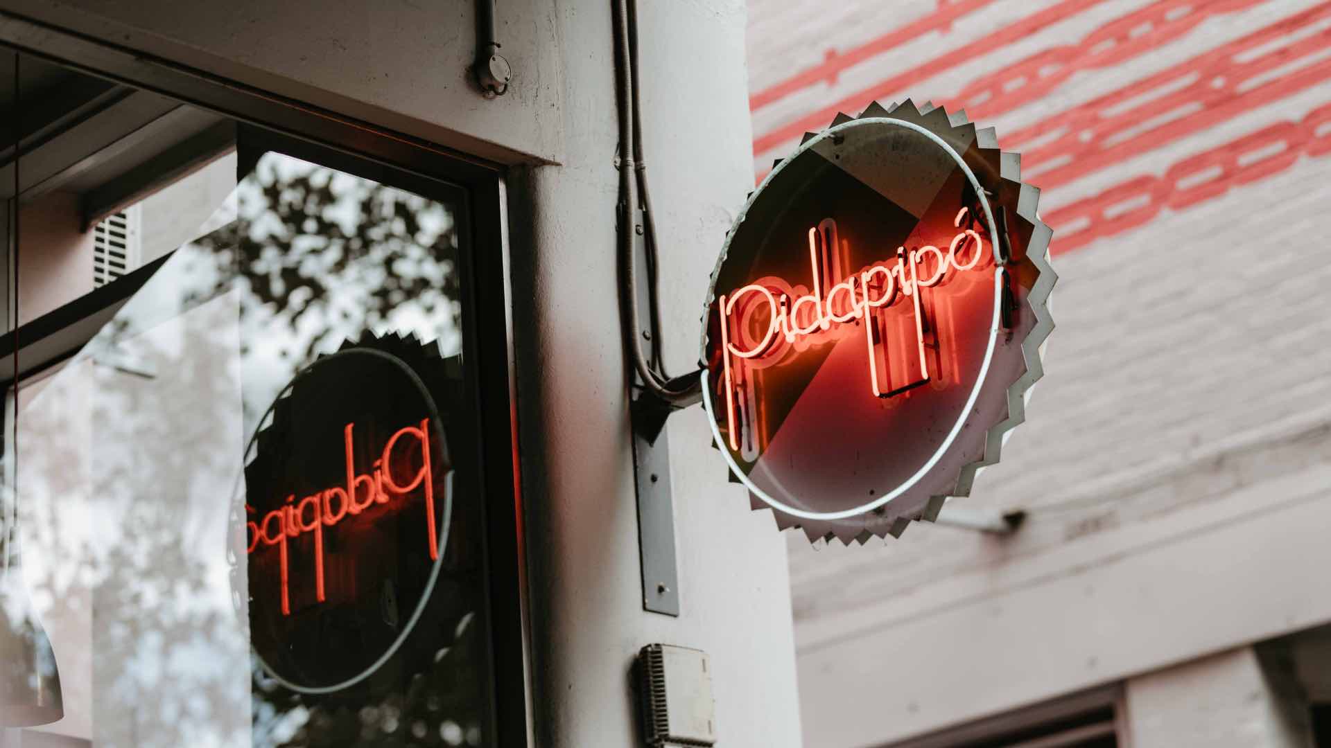 Pidapipo signage