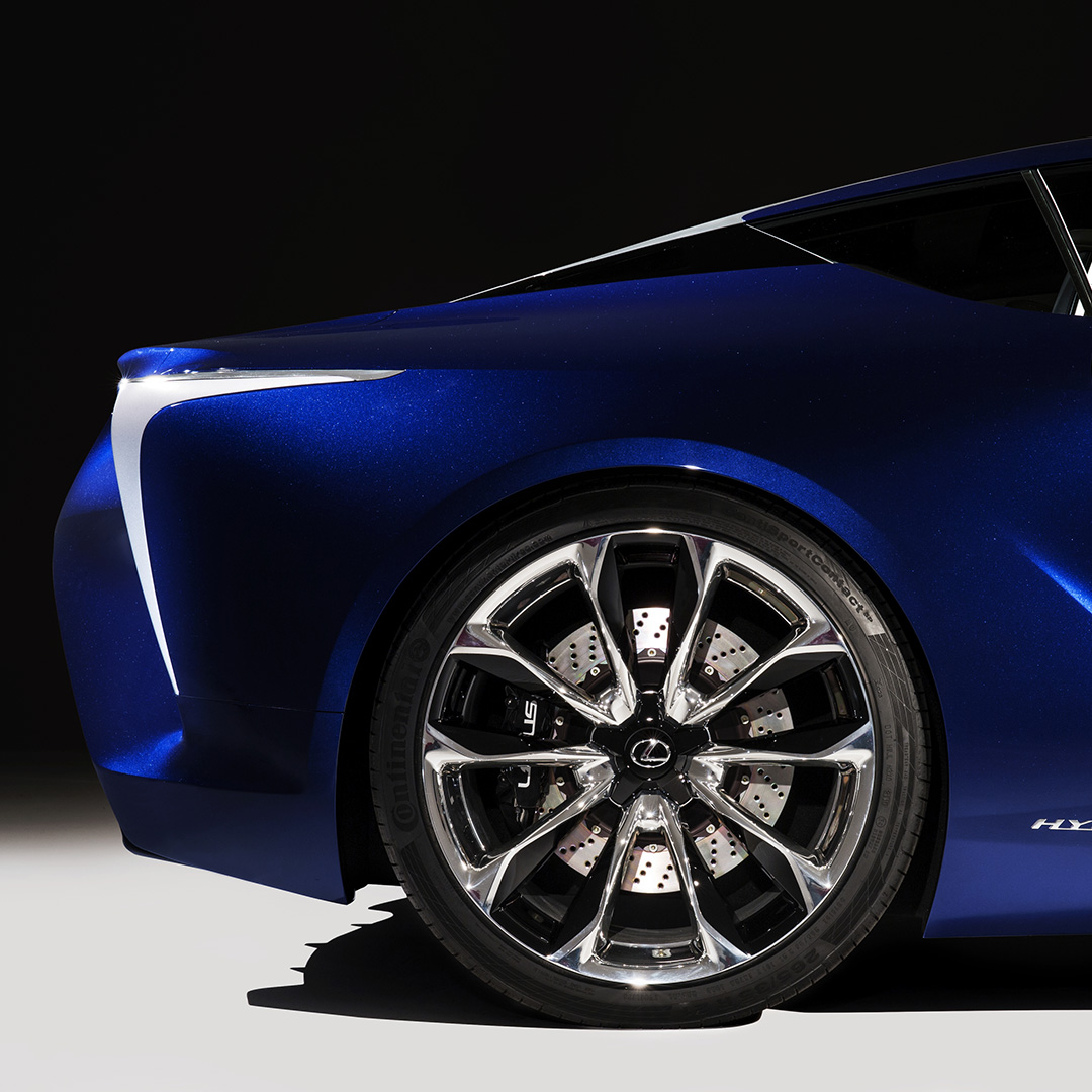 Detail of the rear wheel on the Lexus LF-LC Blue concept vehicle
