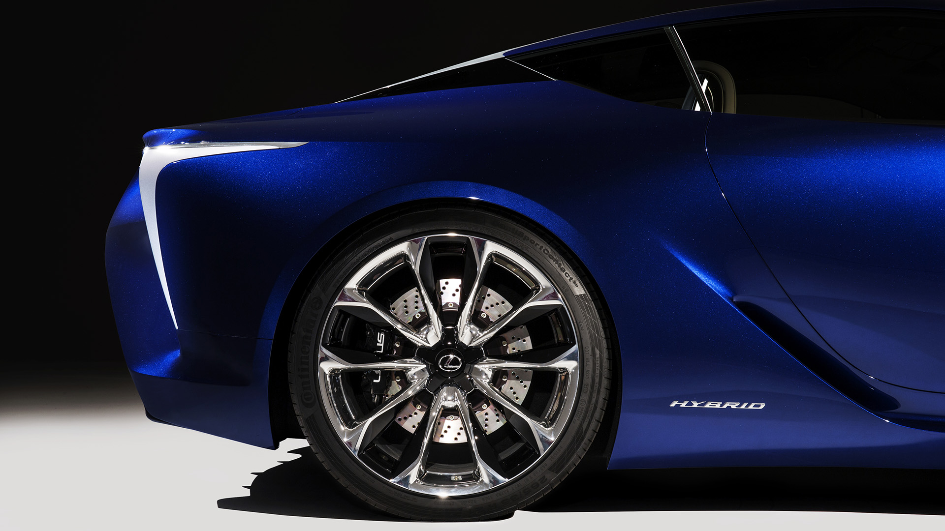 Rear wheel detail of the Lexus LF-LC Blue concept vehicle