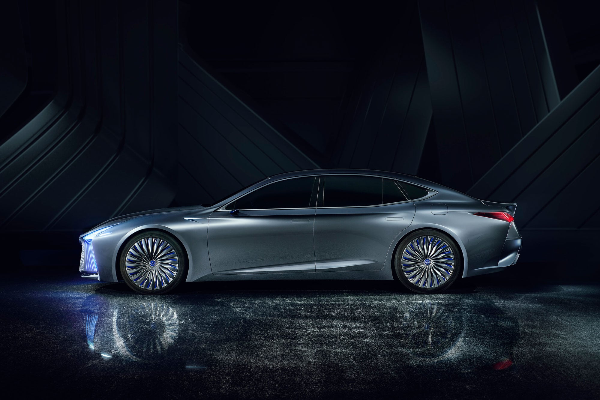 Profile view of the Lexus LS+ concept vehicle side view
